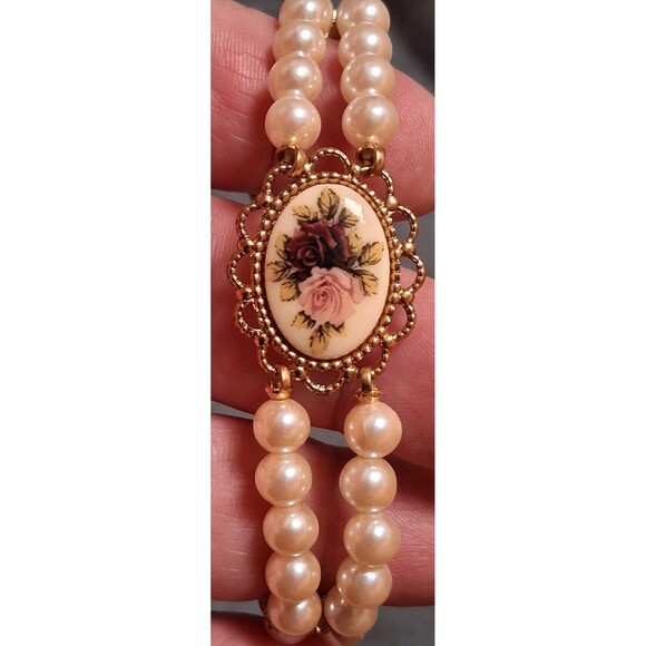 Vintage Faux Pearl Bracelet with Floral Plaque - Picture 3 of 4